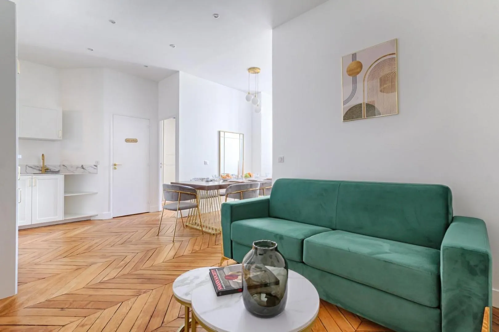 Harmonious Flat Parc Monceau 8p * 파리
